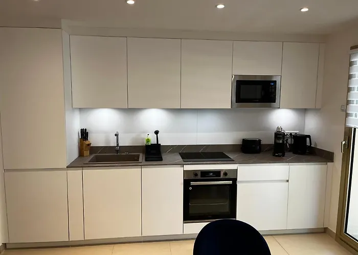 Elegant Apartment Close To Croisette And Palais De Festival With Garage
